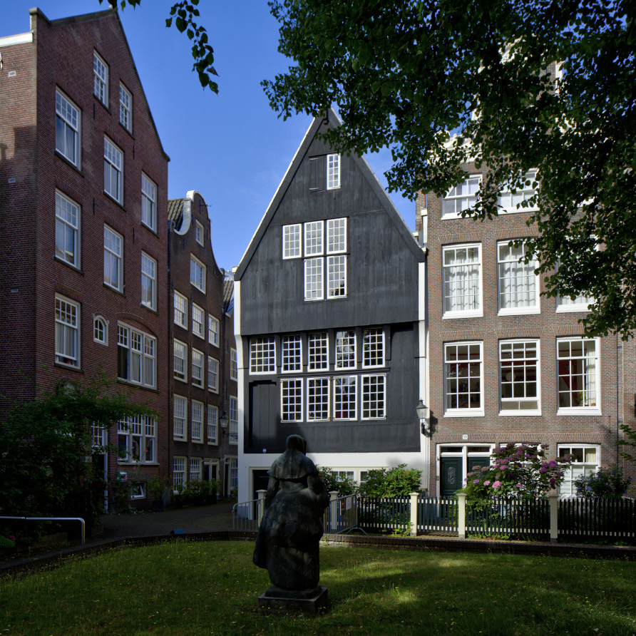 foto Begijnhof 34 in Amsterdam gemaakt door Remco van Blokland